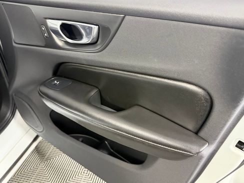 Used 2022 Volvo S60 B5 Momentum image 32