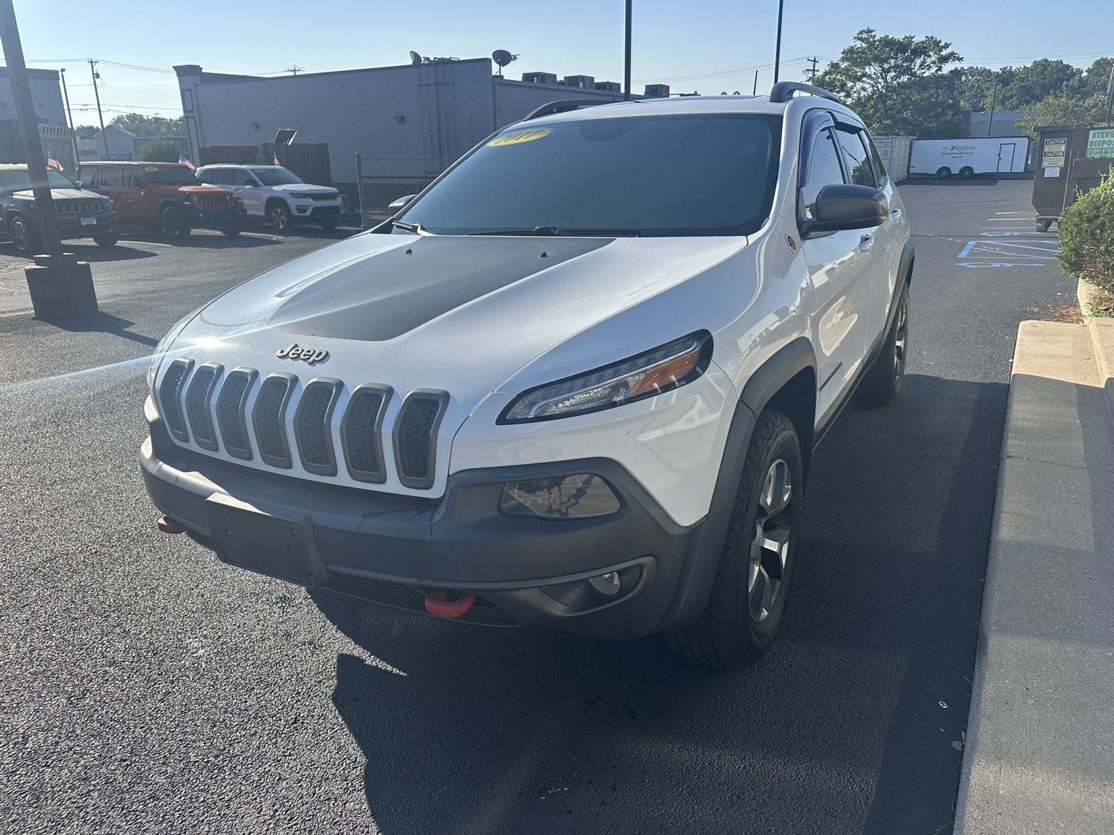 Used 2017 Jeep Cherokee Trailhawk AWD/4WD image 5