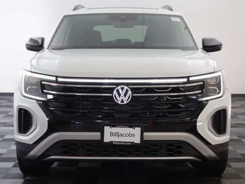 Used 2025 Volkswagen Atlas Peak Edition SE image 21