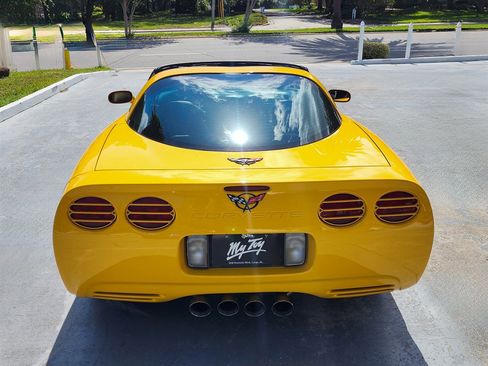 Used 2004 Chevrolet Corvette Coupe w/ Preferred Equipment Group RWD image 7