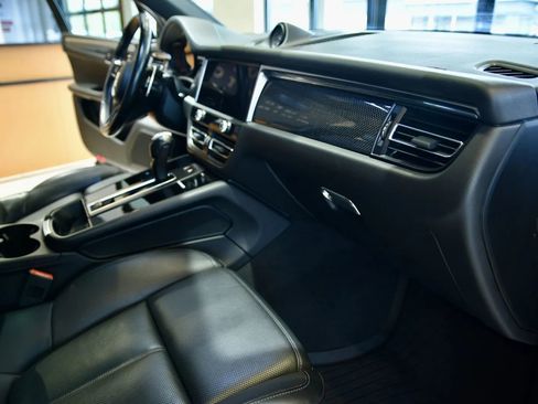 Used 2023 Porsche Macan S image 30