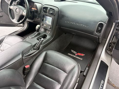 Used 2006 Chevrolet Corvette Coupe w/ Preferred Equipment Group RWD image 23