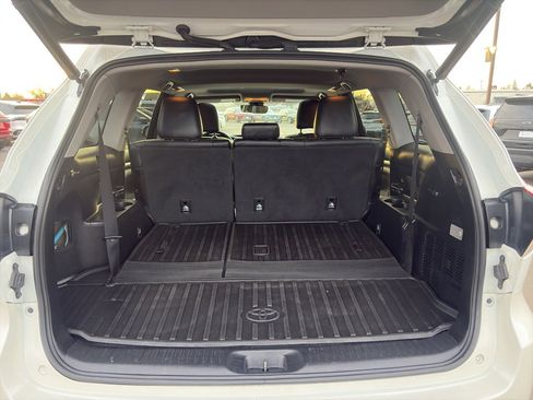 Used 2018 Toyota Highlander Limited image 16