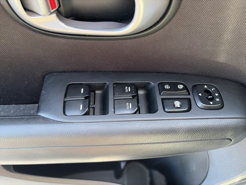 Used 2015 Kia Soul + FWD image 15