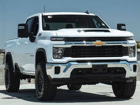 Used 2024 Chevrolet Silverado 2500 LT image 6