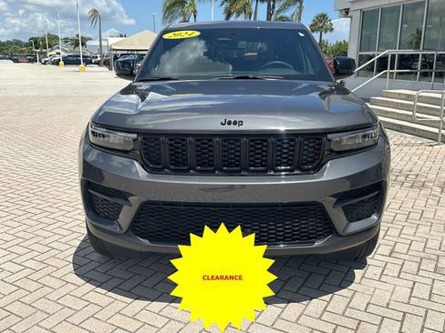 Used 2024 Jeep Grand Cherokee Altitude RWD image 4