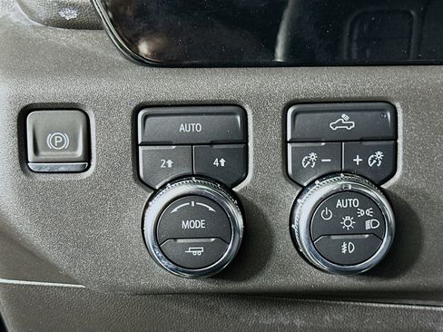 Used 2024 GMC Sierra 1500 Elevation image 17