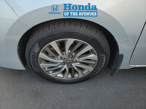 Used 2017 Toyota Corolla XLE image 4