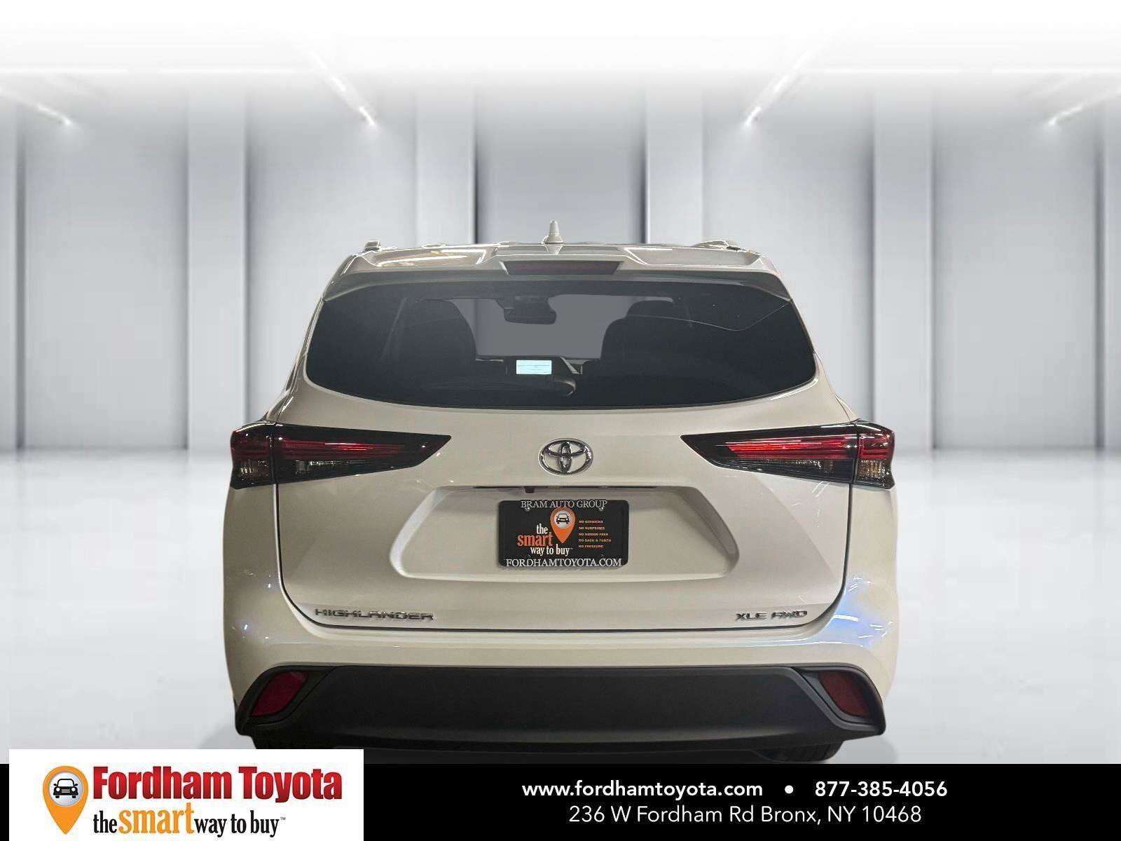 Used 2023 Toyota Highlander XLE AWD/4WD image 5