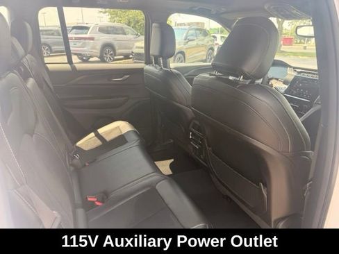 Used 2024 Jeep Grand Cherokee Altitude AWD/4WD image 13