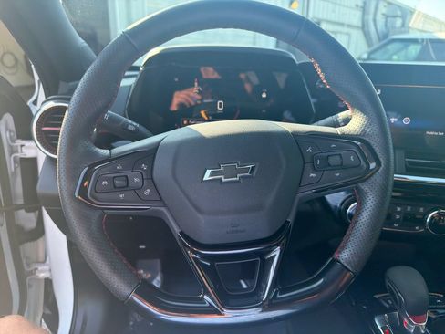Used 2025 Chevrolet Trax RS w/ Driver Confidence Package FWD image 17