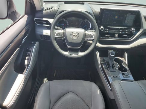 Used 2022 Toyota Highlander Platinum FWD image 12