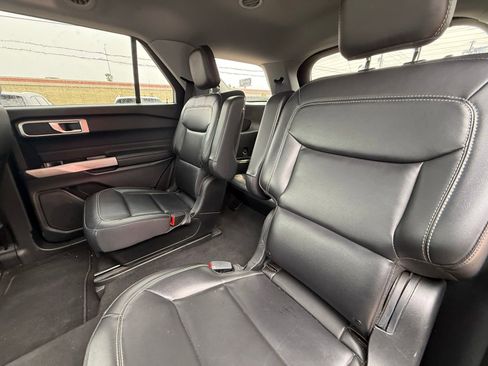 Used 2022 Ford Explorer XLT w/ Equipment Group 202A RWD image 13
