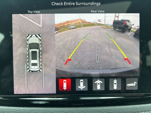 Used 2024 Chrysler Pacifica Premium image 31