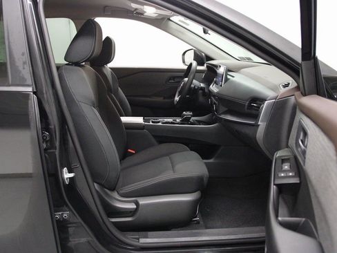 Used 2023 Nissan Rogue S image 21