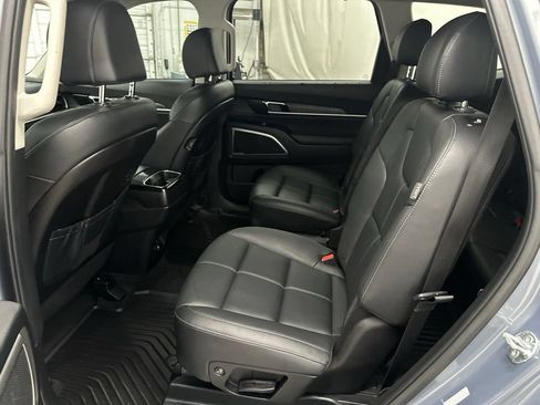 Used 2024 Kia Telluride EX w/ EX Captain's Chair Package FWD image 27