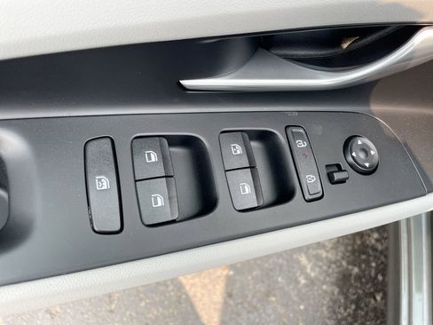 New 2025 Hyundai Elantra Limited image 38