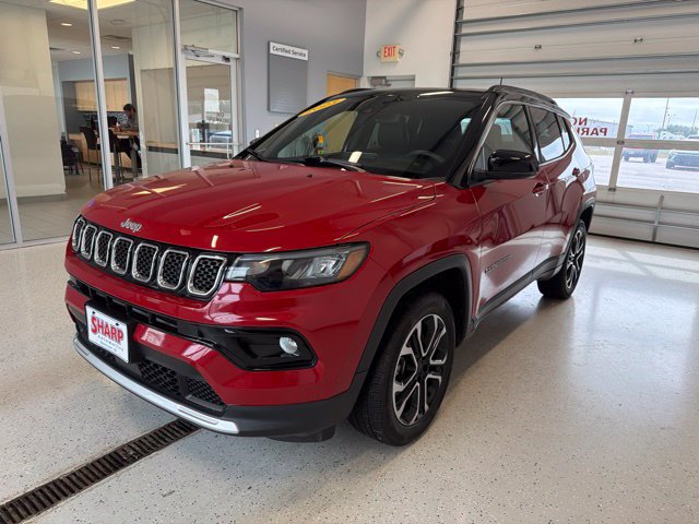 Used 2023 Jeep Compass Limited w/ Sun and Sound Group AWD/4WD image 4