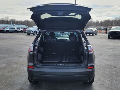 Used 2019 Jeep Cherokee Latitude Plus w/ Cold Weather Group AWD/4WD image 11