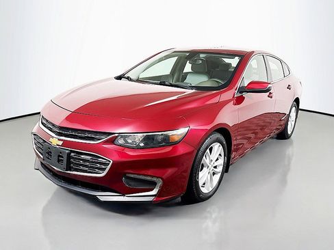 Used 2017 Chevrolet Malibu LT image 3