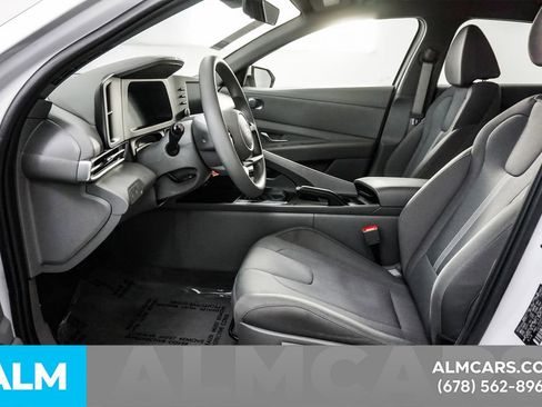 Used 2025 Hyundai Elantra SE image 16