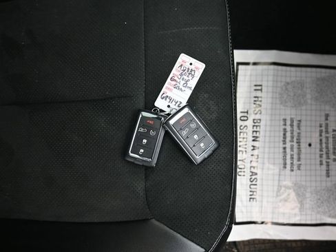 Used 2024 Jeep Grand Cherokee Altitude image 12