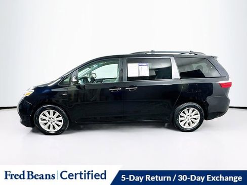 Used 2017 Toyota Sienna Limited Premium image 4