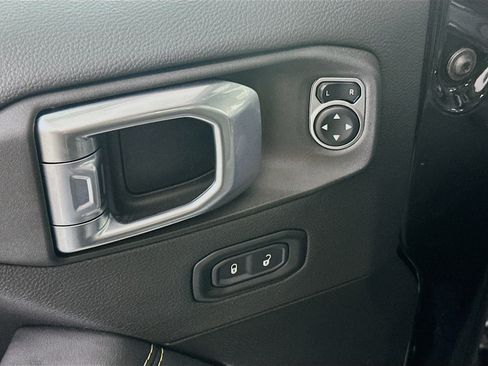 Used 2024 Jeep Wrangler Unlimited Sahara AWD/4WD image 15