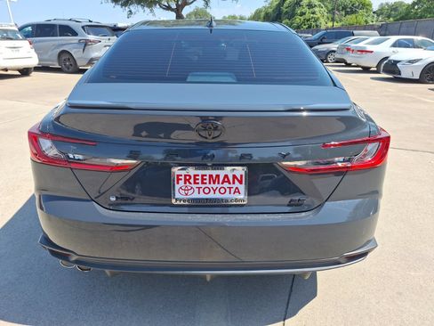 Used 2025 Toyota Camry SE FWD image 5