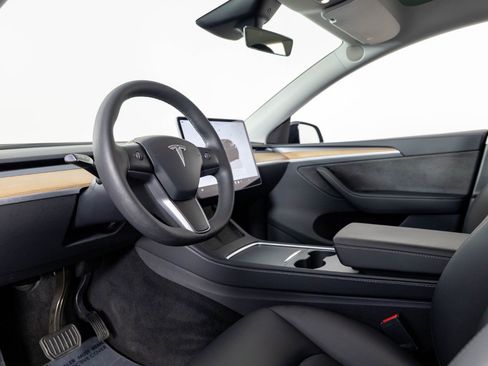 Used 2024 Tesla Model Y Long Range AWD/4WD image 14