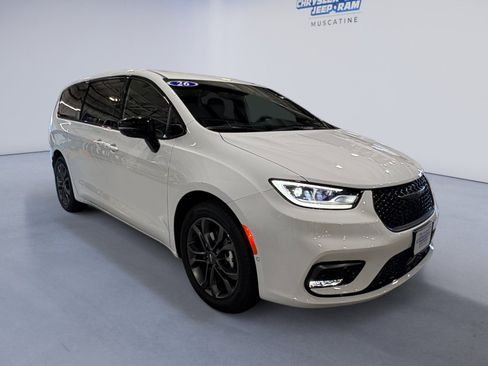 New 2026 Chrysler Pacifica Select image 7