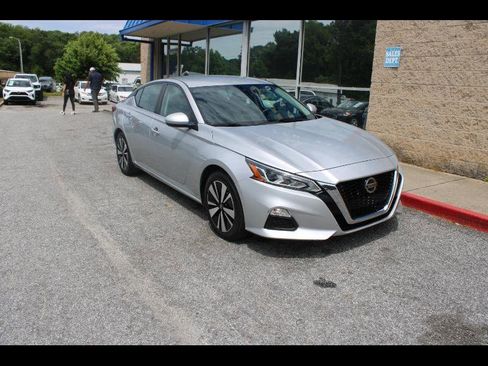 Used 2022 Nissan Sentra SV w/ Trunk Package FWD image 1