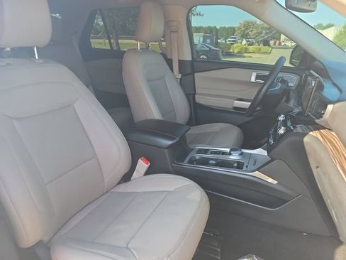 Used 2023 Ford Explorer Limited w/ Equipment Group 301A RWD image 11