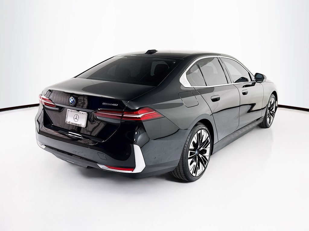 Used 2025 BMW i5 eDrive40i w/ Premium Package RWD image 5