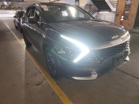 Used 2024 Kia Sportage LX image 2