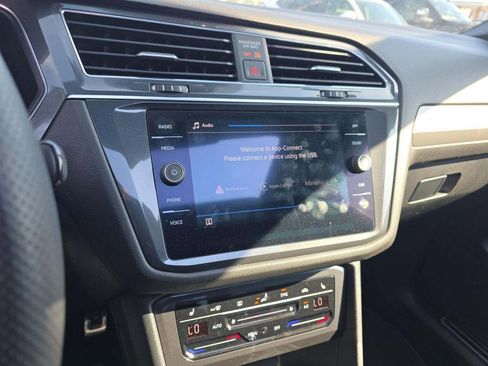 Used 2022 Volkswagen Tiguan SE R-Line AWD/4WD image 4