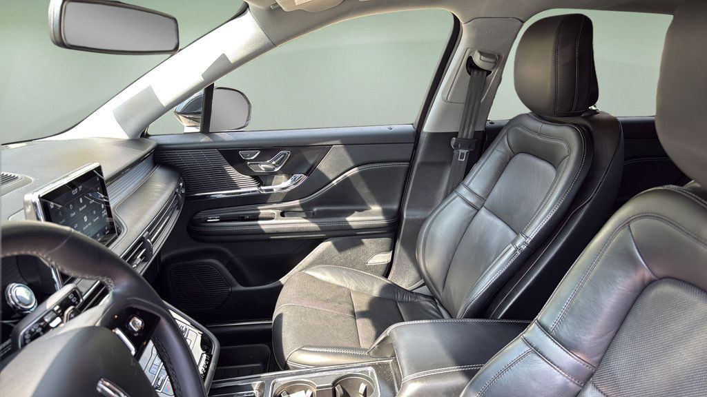 Used 2020 Lincoln Corsair AWD w/ Premium Package image 14