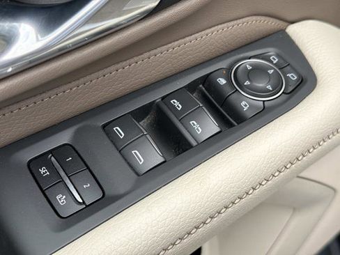 Used 2021 GMC Yukon Denali w/ Denali Premium Package AWD/4WD image 6