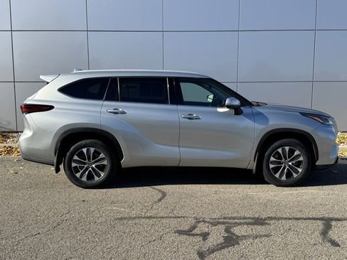 Certified 2022 Toyota Highlander XLE image 41
