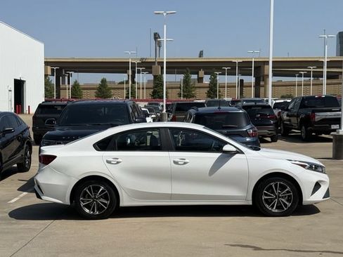 Used 2022 Kia Forte LXS FWD image 3