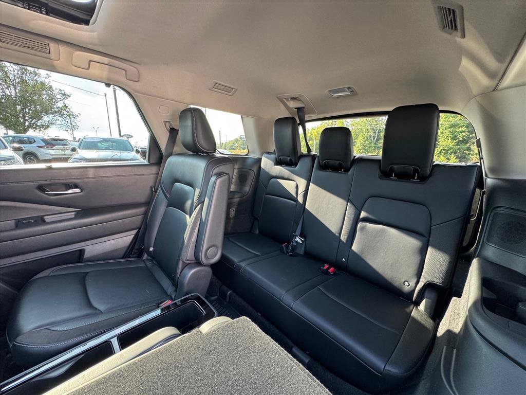 Certified 2024 Nissan Pathfinder SL w/ SL Premium Package FWD image 13