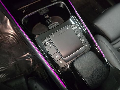 Used 2021 Mercedes-Benz GLB 250 image 25