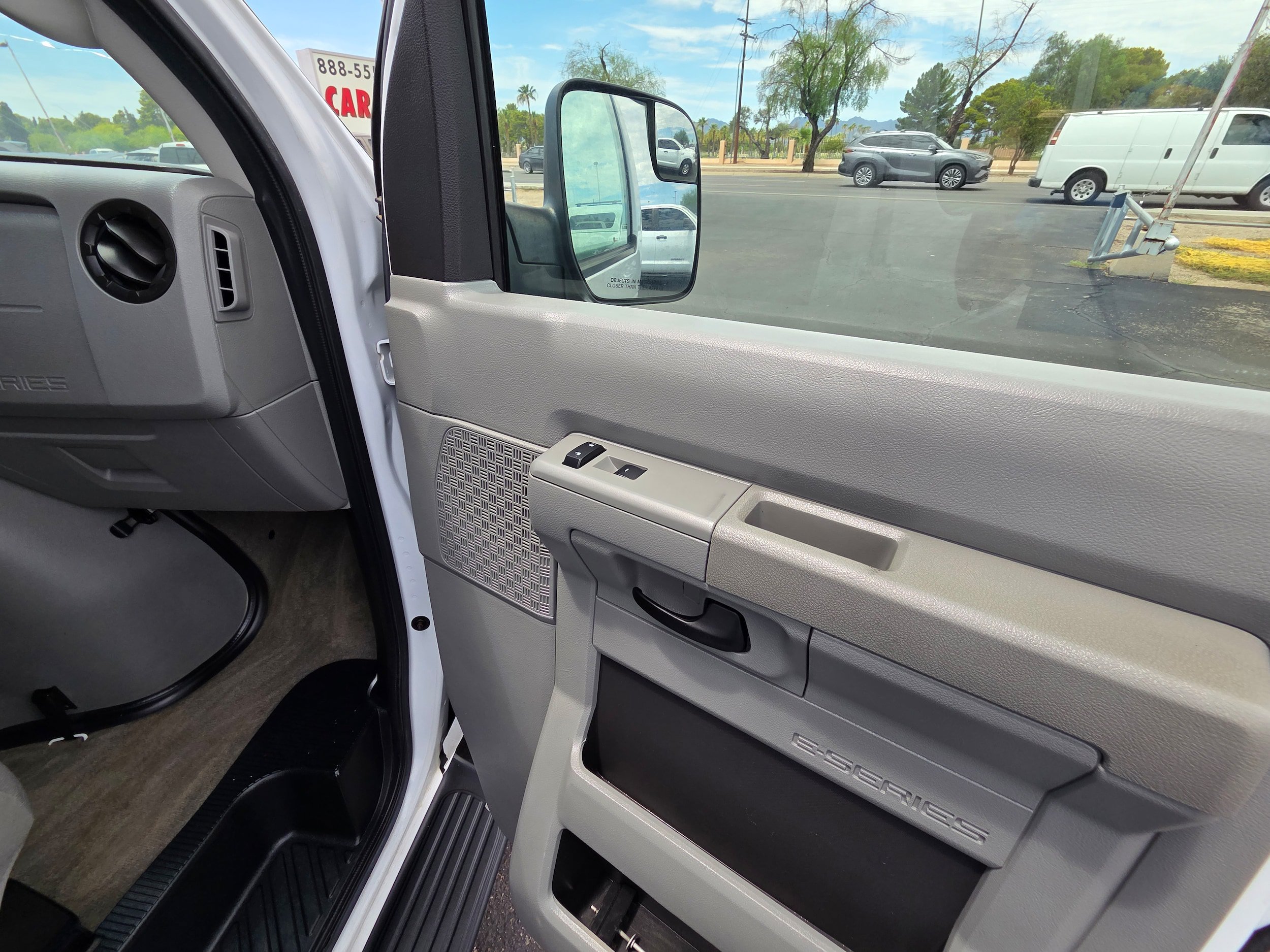 Used 2014 Ford E-350 and Econoline 350 XLT RWD image 21