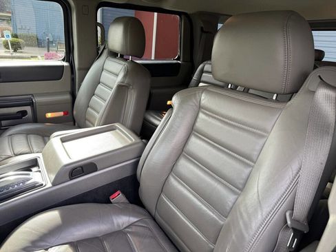 Used 2004 HUMMER H2 w/ Preferred Equipment Group image 17