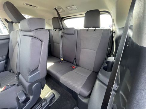 Used 2025 Toyota Highlander LE FWD image 30