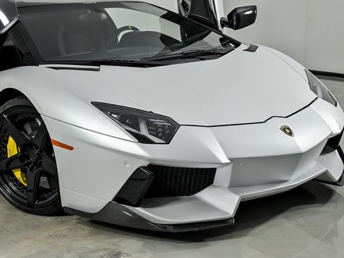 Used 2013 Lamborghini Aventador LP 700-4 AWD/4WD image 2