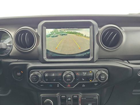 Used 2023 Jeep Wrangler Unlimited w/ Cold Weather Group AWD/4WD image 26