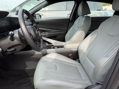 Used 2025 Hyundai Elantra Limited image 28
