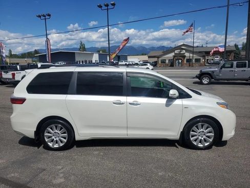 Used 2017 Toyota Sienna Limited Premium AWD/4WD image 5