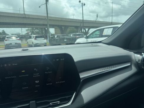Used 2025 Chevrolet Equinox LT AWD/4WD image 32